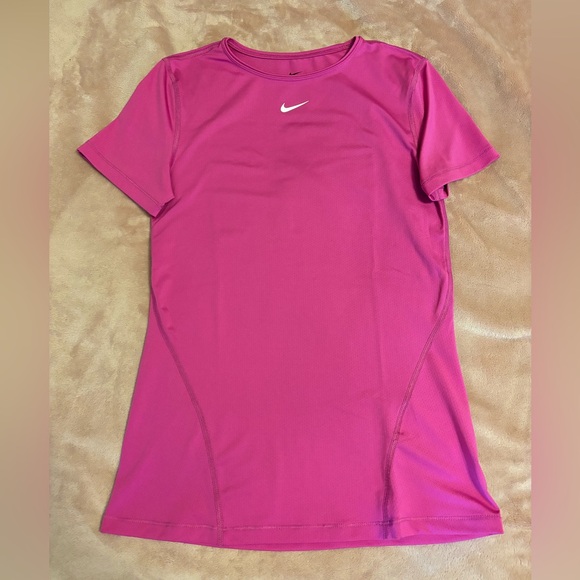 Nike Women’s Dri-Fit fitted T-Shirt - Picture 1 of 4